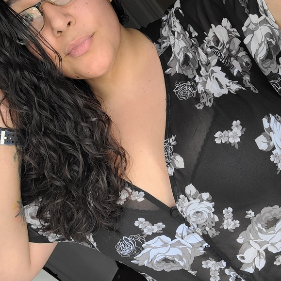 Meet your Posher, Ebony - Picture 7 of 16